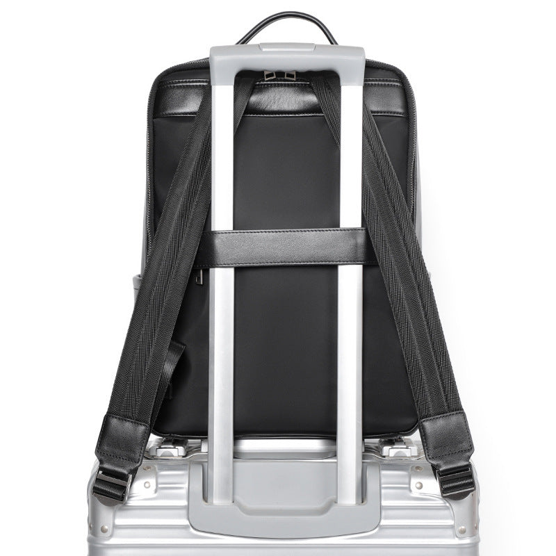 Spacious capacity leather bag